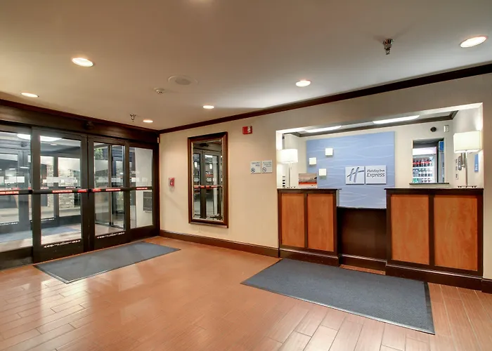 Holiday Inn Express Hotel Fort Campbell-Oak Grove By Ihg