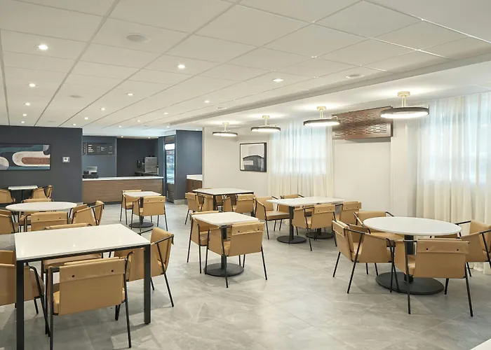 Courtyard By Marriott Regina Downtown