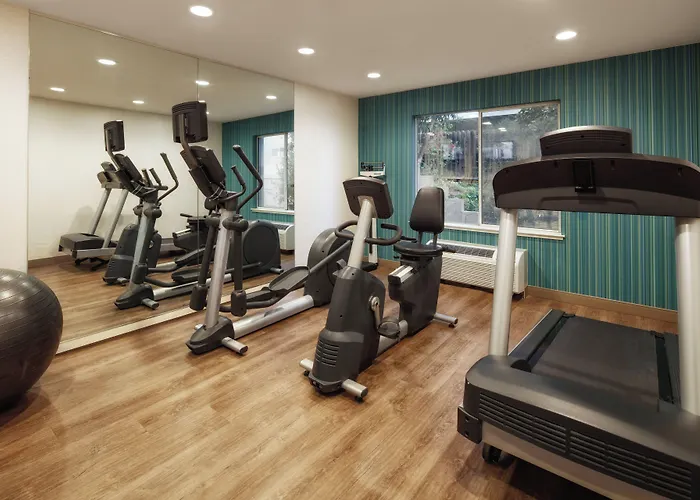 Holiday Inn Express Hotel & Suites Belmont By Ihg