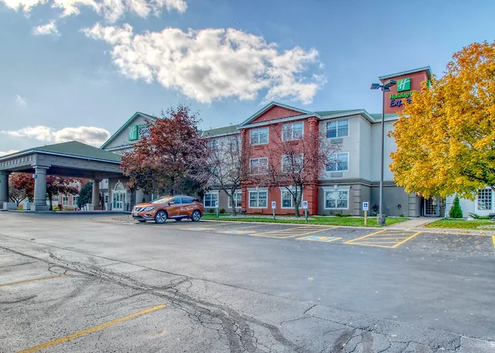 Holiday Inn Express Hotel & Suites Oshkosh - State Route 41 By Ihg