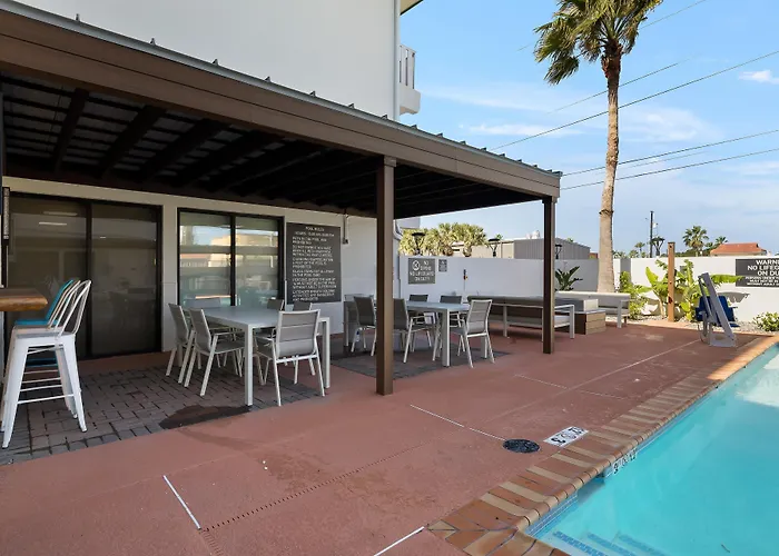 Howard Johnson Express Inn - South Padre Island Resort