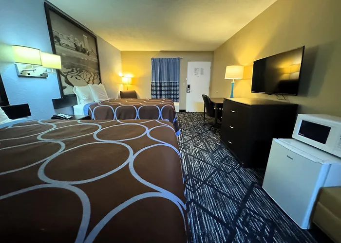 Super 8 By Wyndham Lakeland