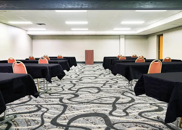 Days Inn & Suites By Wyndham Wausau