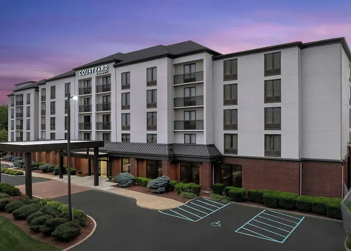 Courtyard By Marriott Bloomington