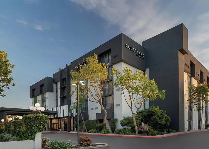 Courtyard San Jose Airport Hotel
