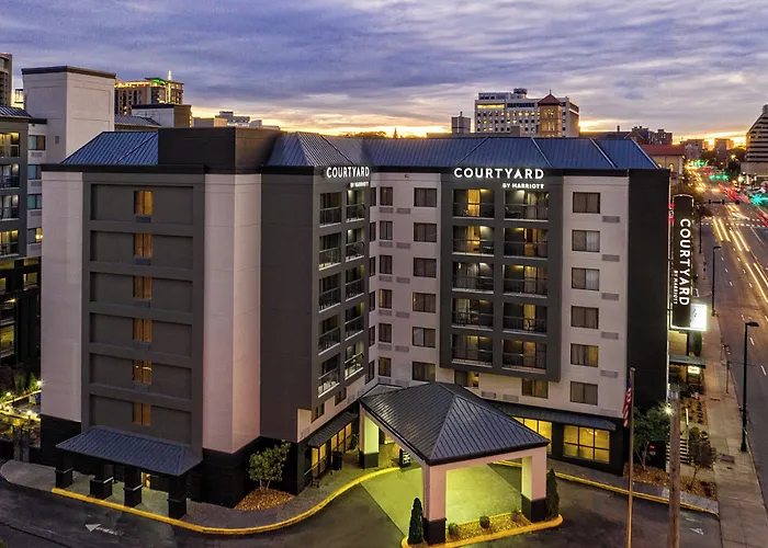 Courtyard By Marriott Nashville Vanderbilt West End