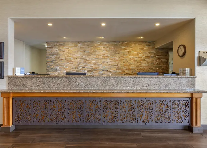 Best Western Plus A Wayfarer'S Inn & Suites