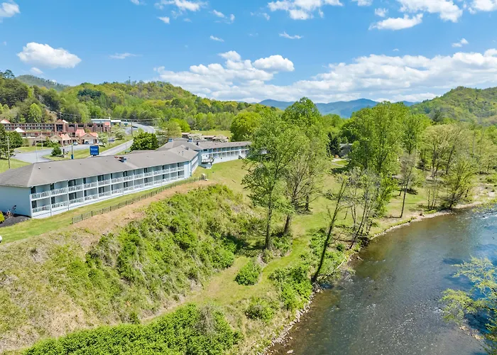 Surestay By Best Western Cherokee On The River
