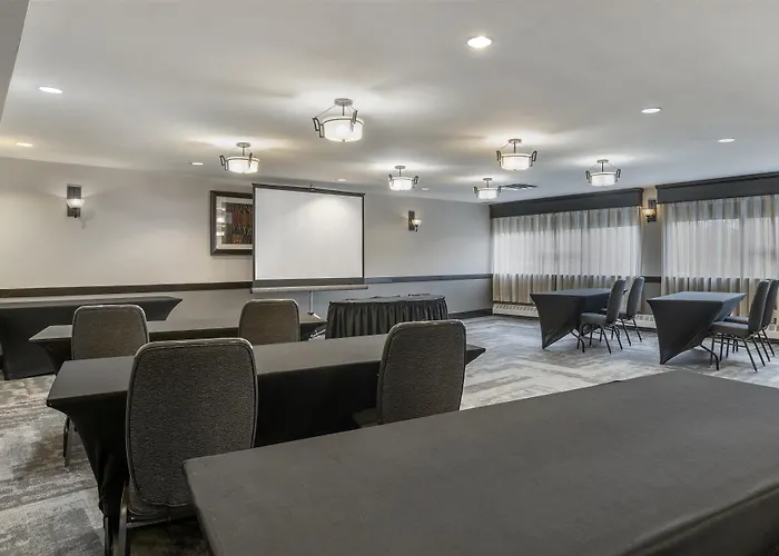 Best Western Plus Chocolate Lake Hotel - Halifax