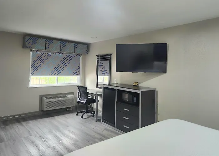 Days Inn By Wyndham Baytown Tx