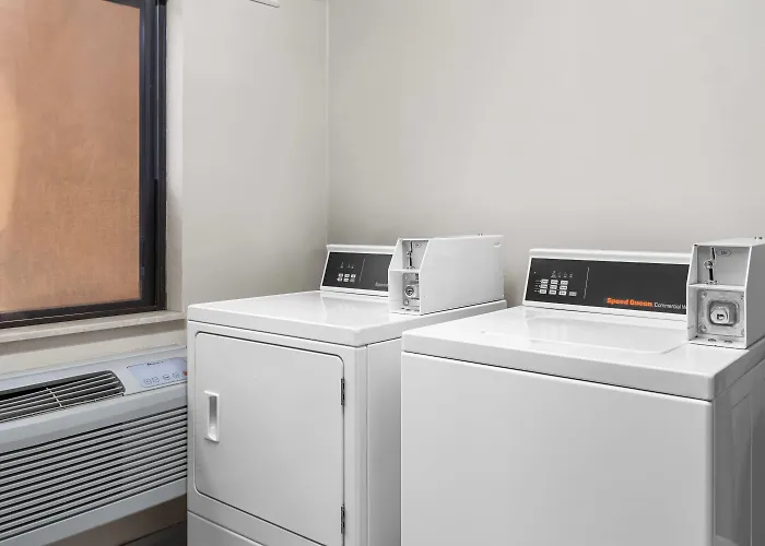 Travelodge By Wyndham Fargo