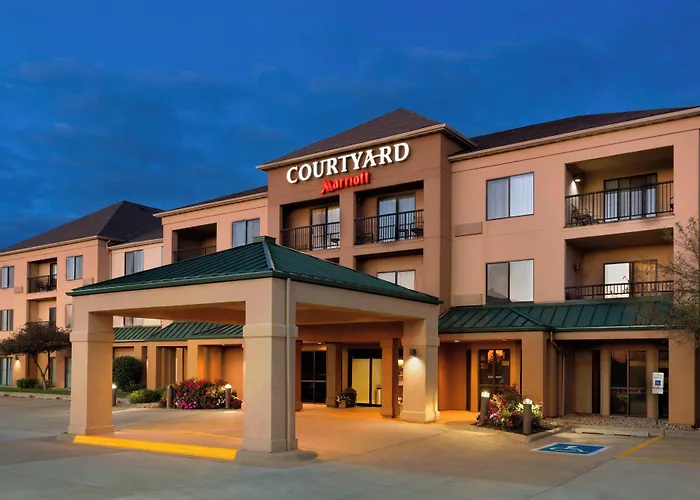 Courtyard By Marriott Bloomington Normal Hotel