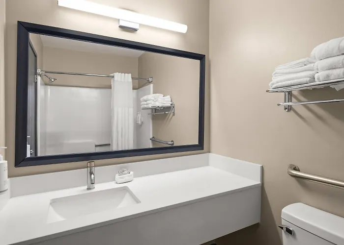 Travelodge By Wyndham Fargo