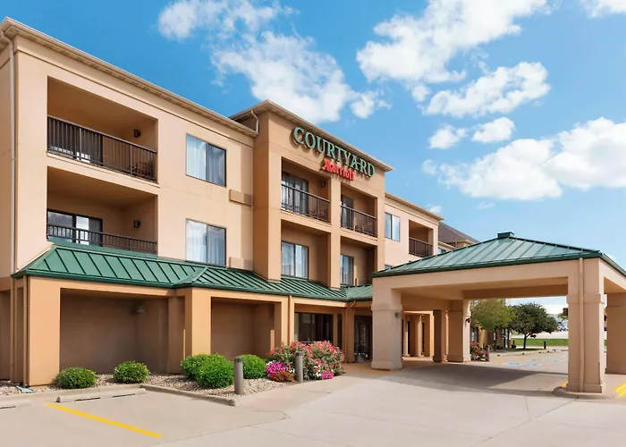Courtyard By Marriott Bloomington Normal Hotel