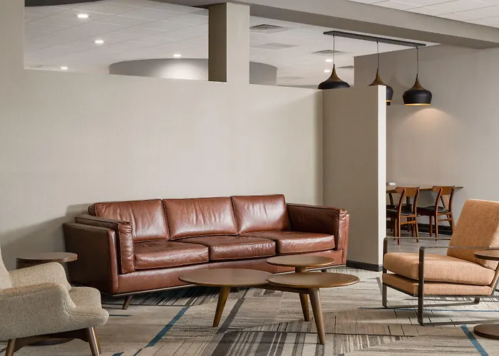 Four Points By Sheraton Milwaukee North Shore