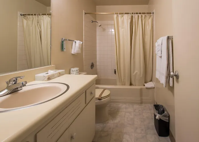 Coral Reef Inn & Condo Suites
