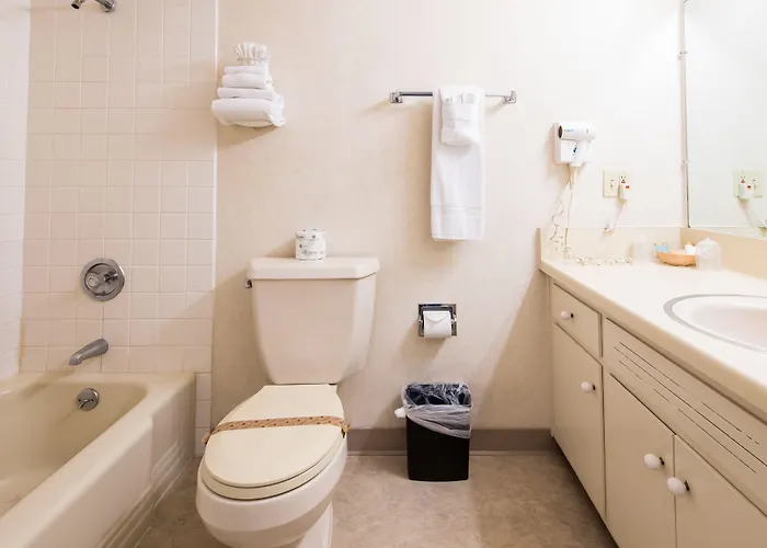 Coral Reef Inn & Condo Suites