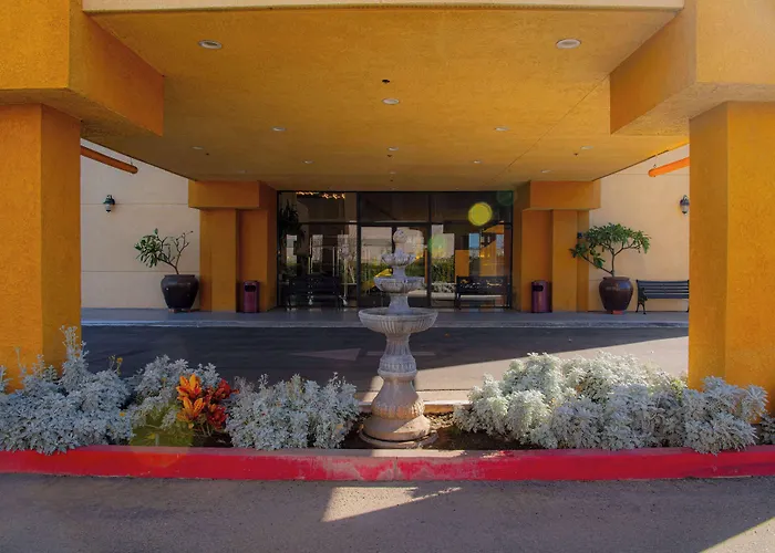 Ramada Plaza By Wyndham Garden Grove/Anaheim South