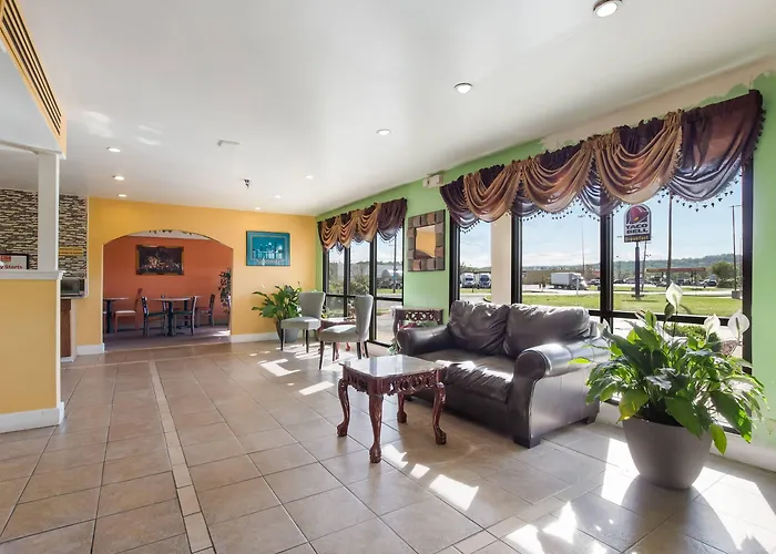 Econo Lodge Inn & Suites Brooks - Louisville South