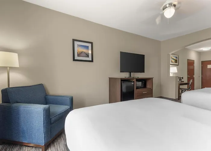 Best Western Plus Lake Dallas Inn & Suites