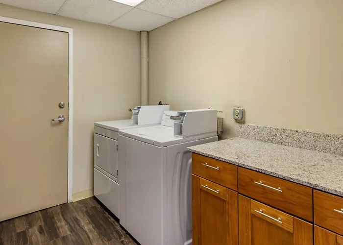 Comfort Inn & Suites Near Six Flags