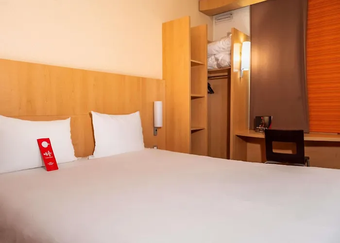 Hotel ibis Paris Pont de Suresnes Longchamp