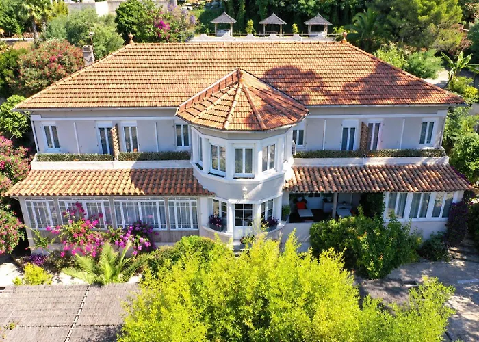 Les Jardins De Bormes, Hotel Adult Only Avec Piscine Chauffee, Jacuzzi Et Sauna