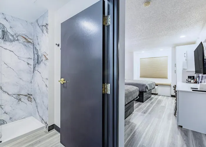 Western Skies Inn & Suites
