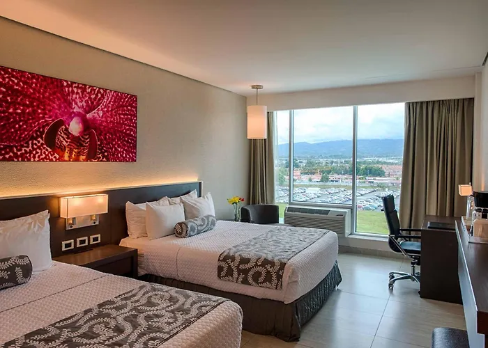 Crowne Plaza Airport By Ihg
