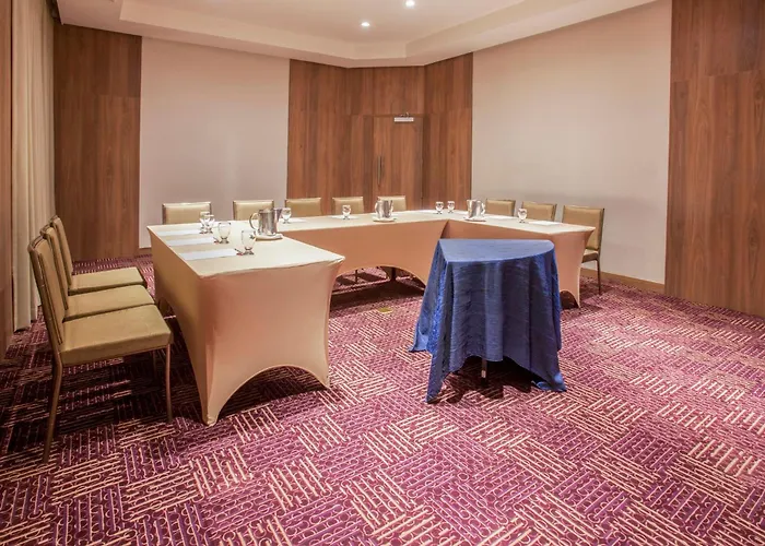 Crowne Plaza Airport By Ihg