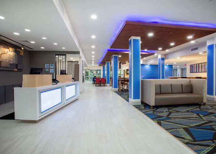 Holiday Inn Express & Suites - Deland South By Ihg