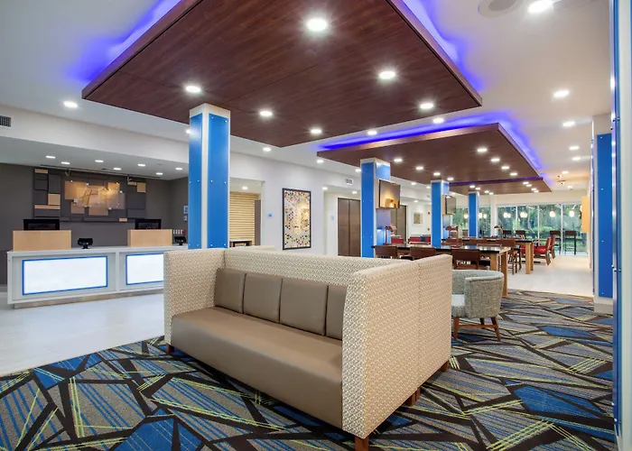 Holiday Inn Express & Suites - Deland South By Ihg
