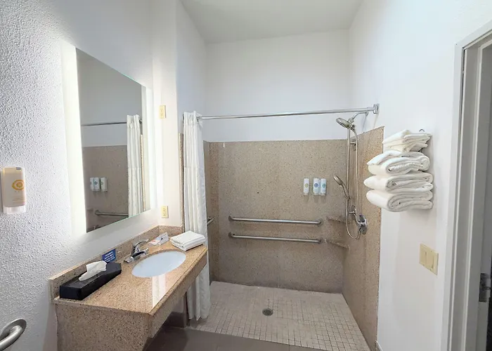 Comfort Suites Galveston Cruise Port Area - Beachside