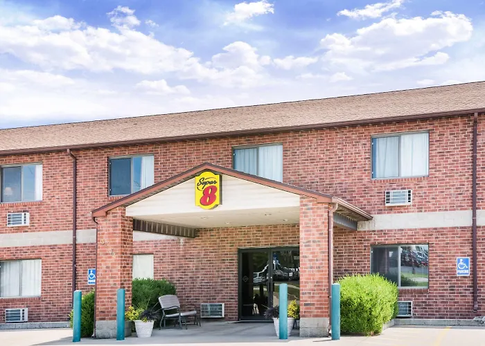 Super 8 By Wyndham Chanute