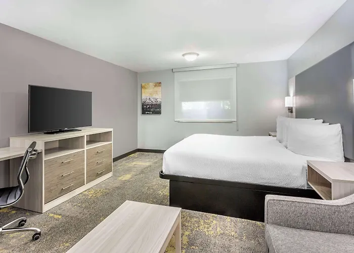 Best Western Plus Weston Inn