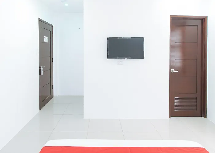 Reddoorz Plus At Dbuilders Poblacion Bgc