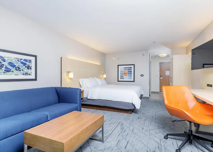 Holiday Inn Express & Suites - Medford By Ihg