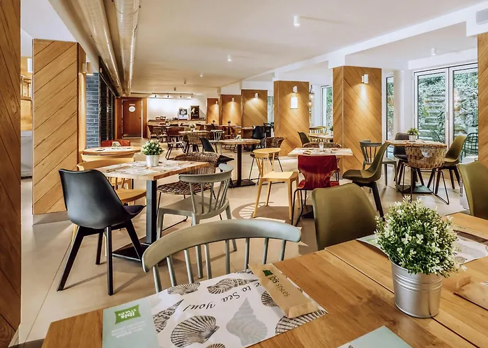 Ibis Styles Golden Sands Roomer Hotel