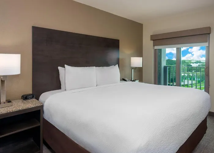 Coral Pointe Sarasota, An Ascend Collection Hotel