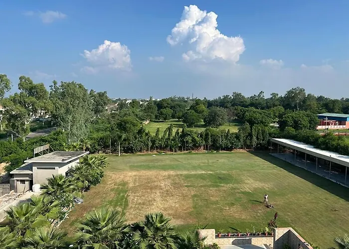 Amarvilas Hotel & Resort