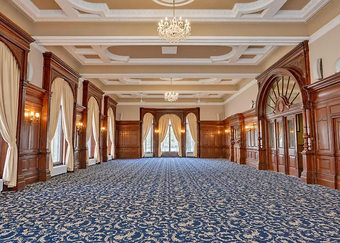 The Victoria Hotel, Bradford By Sunday