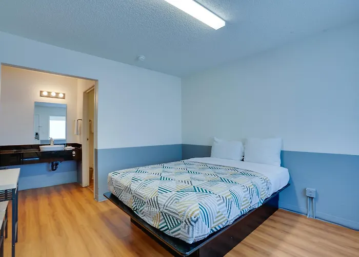 Motel 6-Fresno, Ca - Blackstone South