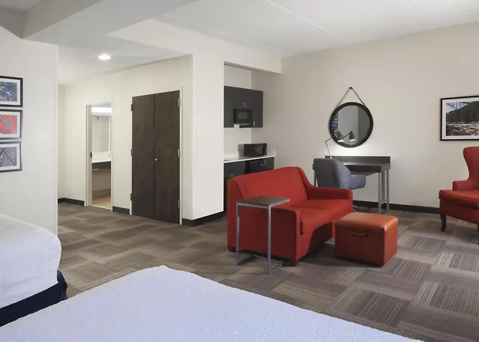 Hampton Inn Charleston-Southridge