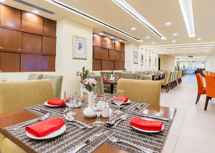 City Seasons Al Hamra Hotel