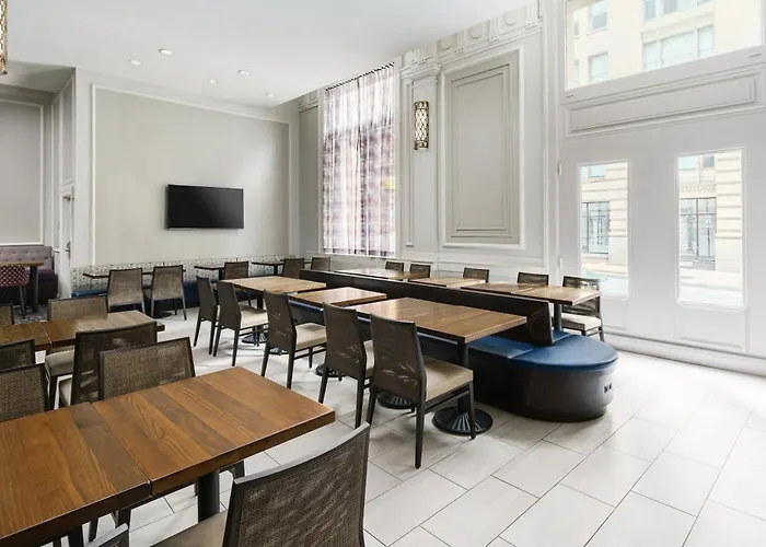 Hampton Inn & Suites Baltimore Inner Harbor