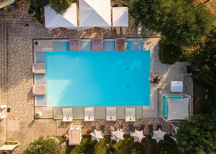 Nefeli Hotel