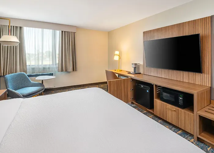 Holiday Inn Laval Montreal By Ihg