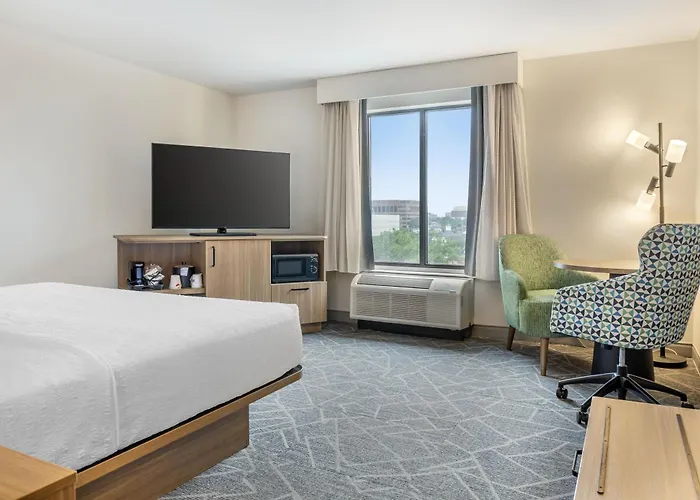 Hampton Inn & Suites Cincinnati / Uptown - University Area
