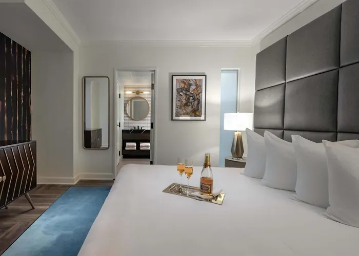 Hotel Deco Omaha, Tapestry Collection By Hilton