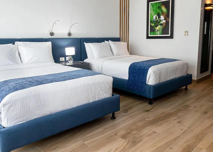 Wyndham Guayaquil, Puerto Santa Ana